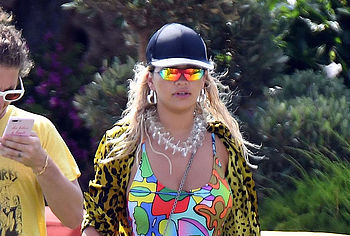 Rita Ora & Cara Delevingne nude