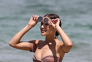 Olivia Culpo & Devon Windsor nude