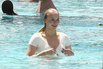 Sophie Turner nude