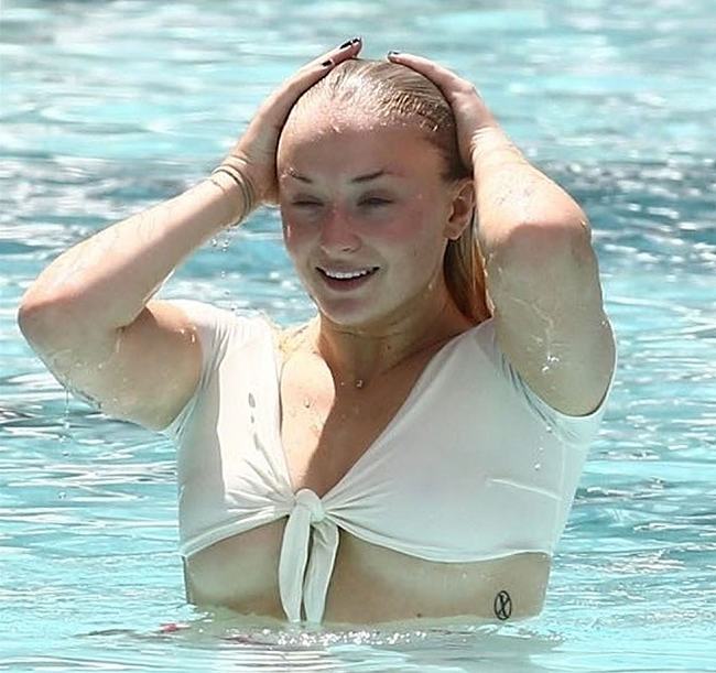 Sophie Turner nude