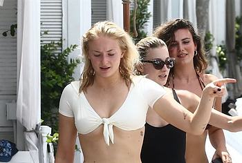 Sophie Turner nude