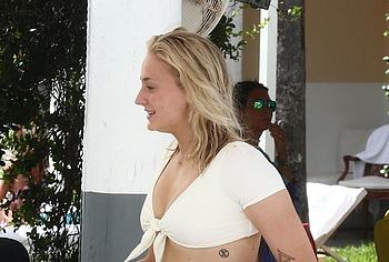 Sophie Turner nude
