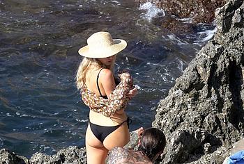 Charlotte McKinney nude