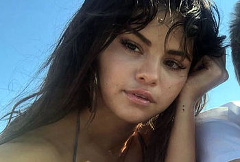 Selena Gomez nude