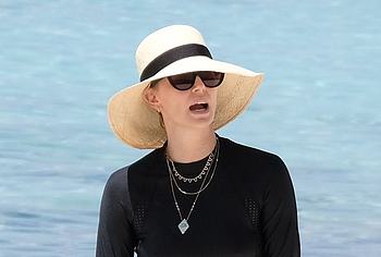 Charlize Theron nude