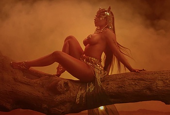 Nicki Minaj nude