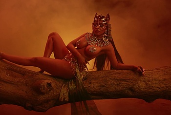 Nicki Minaj nude