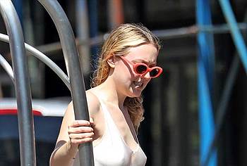 Dakota Fanning nude