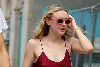 Dakota Fanning nude