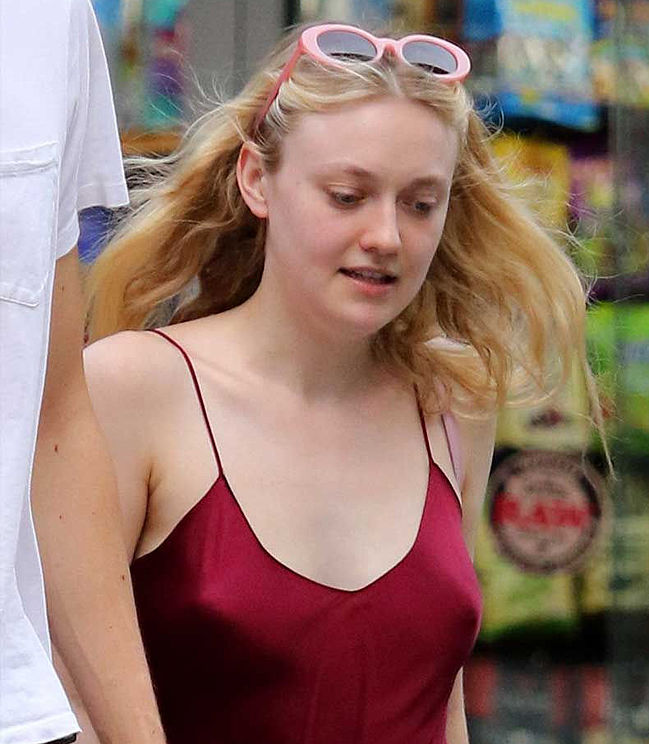 Dakota Fanning nude