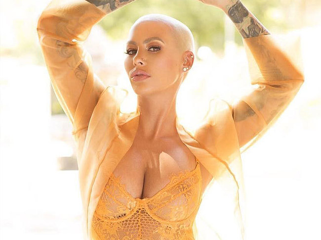 Amber Rose nude