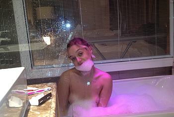 Kelsey Hardwick nude