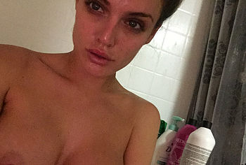 Kelsey Laverack nude