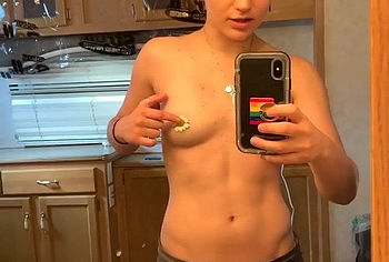 Bex Taylor-Klaus nude