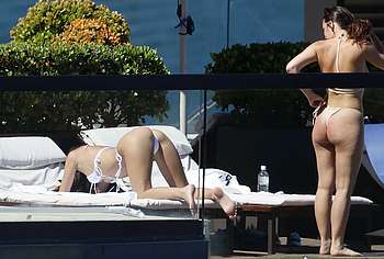 Emily Ratajkowski nude