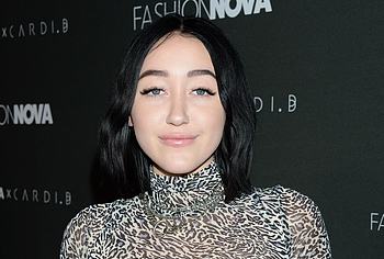Noah Lindsey Cyrus nude