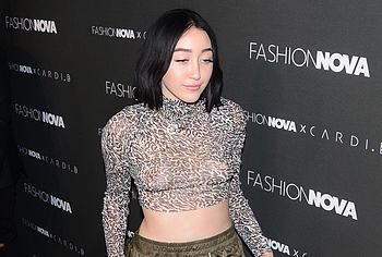 Noah Lindsey Cyrus nude