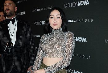 Noah Lindsey Cyrus nude