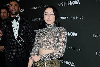 Noah Lindsey Cyrus nude