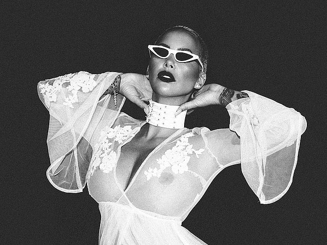 Amber Rose nude