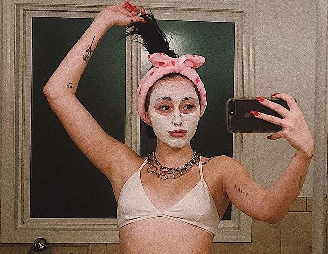 Noah Cyrus nude