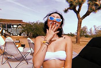 Noah Cyrus nude