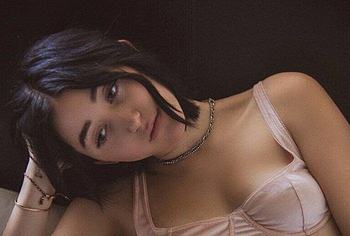 Noah Cyrus nude