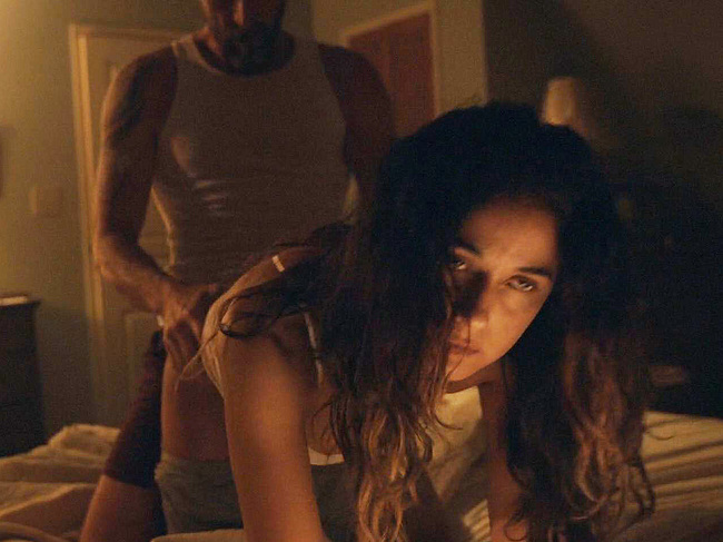 Emmanuelle Chriqui nude