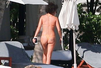 Sarah Hyland nude