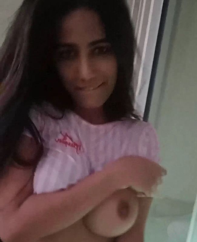Poonam Pandey nude