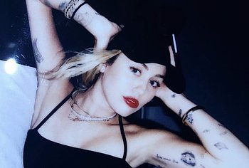 Miley Cyrus nude