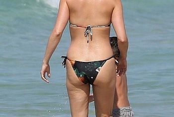 Morena Baccarin nude