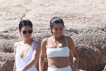 Selena Gomez nude