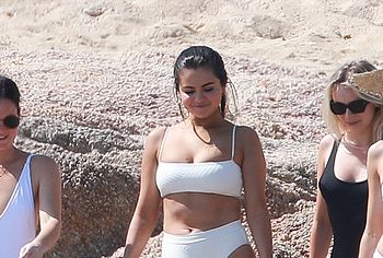 Selena Gomez nude