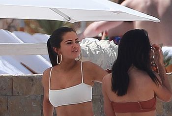 Selena Gomez nude