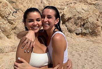 Selena Gomez nude