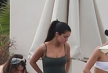 Selena Gomez nude