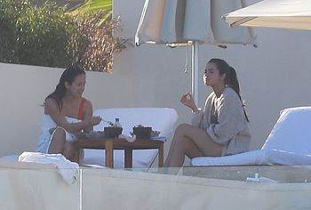 Selena Gomez nude