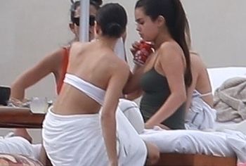 Selena Gomez nude