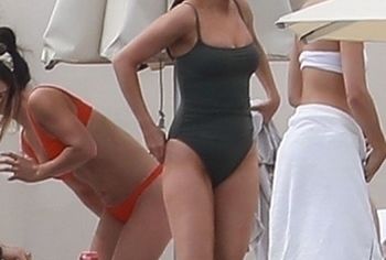 Selena Gomez nude