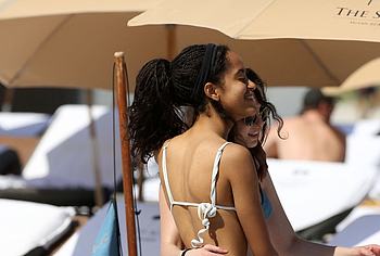 Malia Obama nude