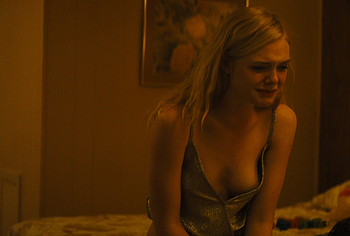 Elle Fanning nude