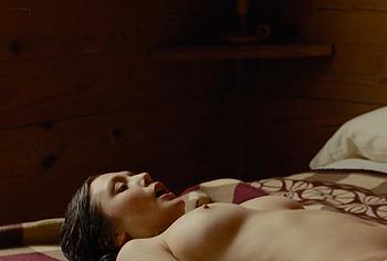 Elizabeth Olsen Nude