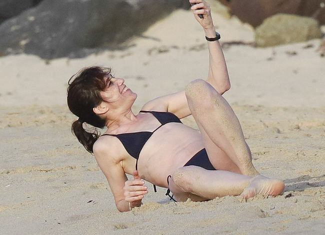 Charlotte Gainsbourg nude