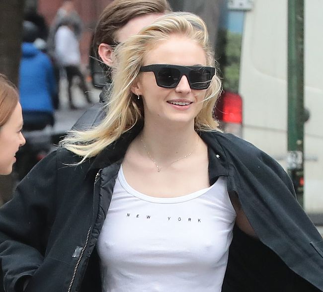 Sophie Turner nude
