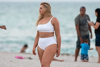 Iskra Lawrence nude