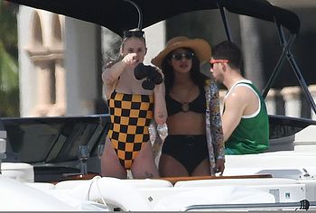 Priyanka Chopra & Sophie Turner nude