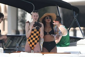 Priyanka Chopra & Sophie Turner nude