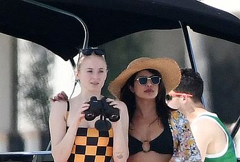 Priyanka Chopra & Sophie Turner nude