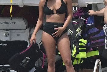 Priyanka Chopra & Sophie Turner nude